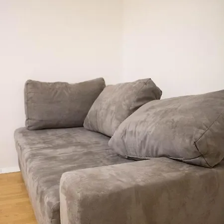 Small Affordable Apartment In Siska District * Любляна
