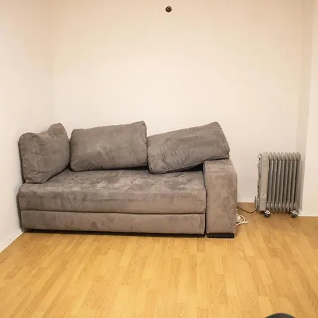 Small Affordable Apartment In Siska District Любляна