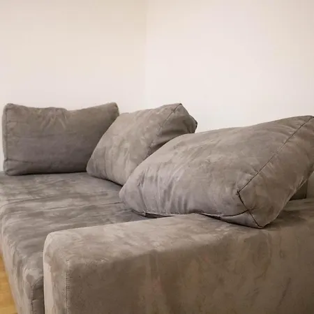 Small Affordable Apartment In Siska District * Λιουμπλιάνα